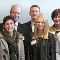 Die Projektpartner zusammen mit NRW-Gesundheitsministerin Barbara Steffens und Auszubildenden in den Pflegeberufen bei der Vorstellung des Internetportals am Donnerstag in Düsseldorf. Foto: MGEPA